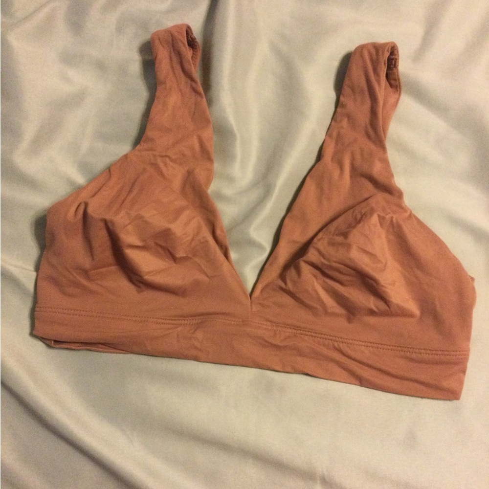 Very comfortable bra by Victoria’s Secret. No underwire or padding size large